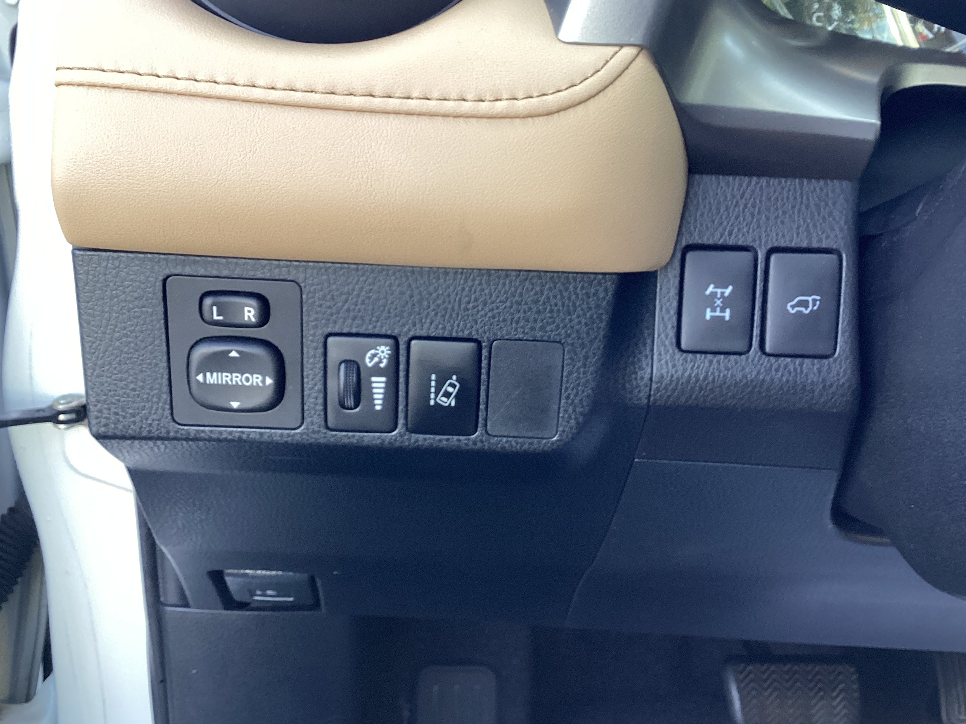 Used 2016 Toyota RAV4 Limited AWD/4WD image 14