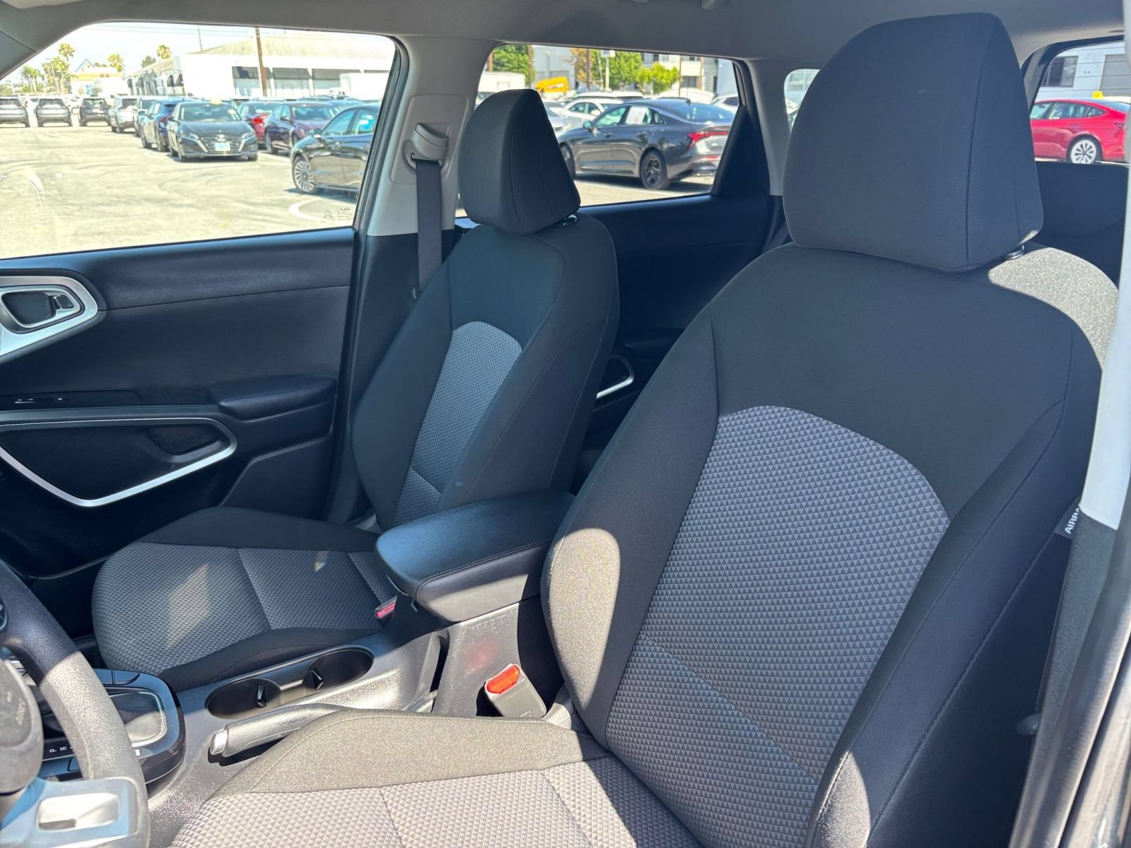 Used 2025 Kia Soul LX w/ LX Technology Package FWD image 27