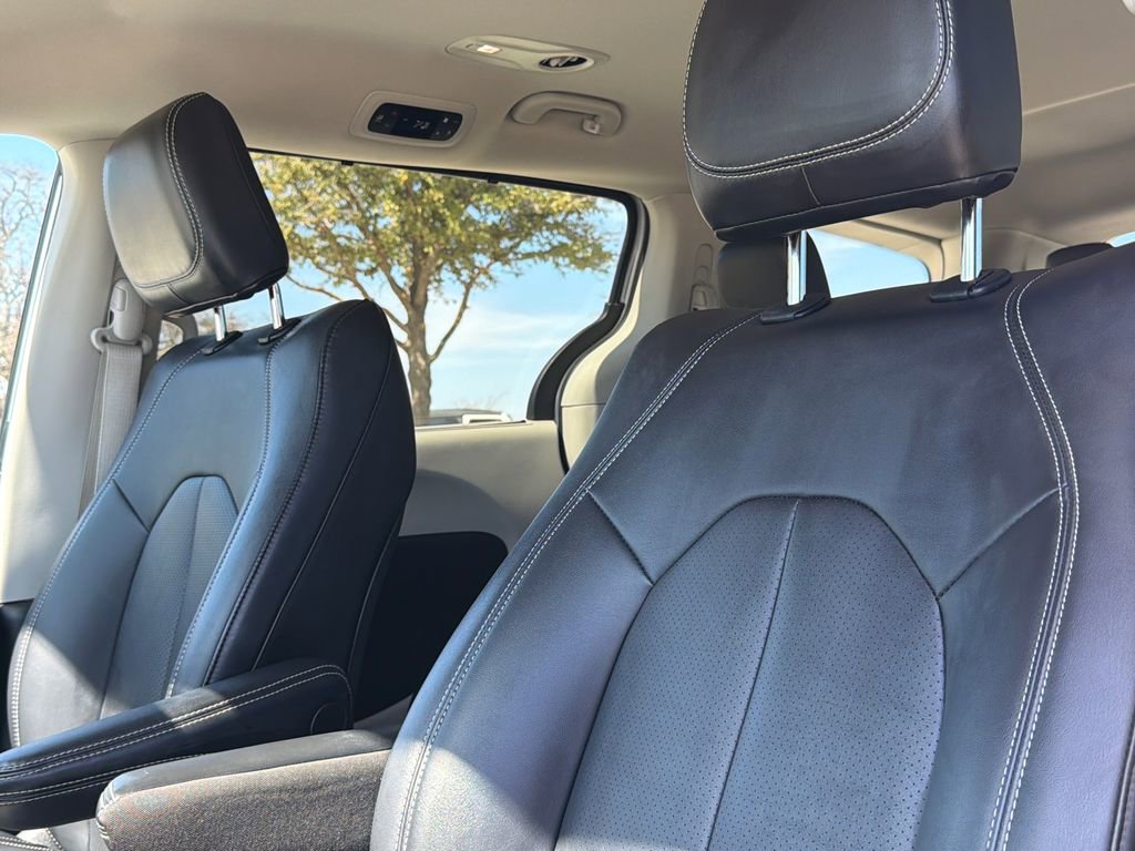 Used 2024 Chrysler Pacifica Touring-L image 24