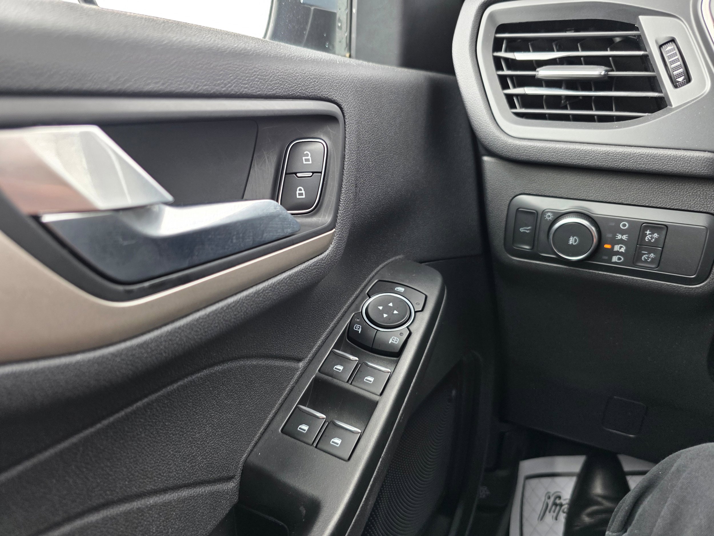 Certified 2022 Ford Escape SEL AWD/4WD image 18