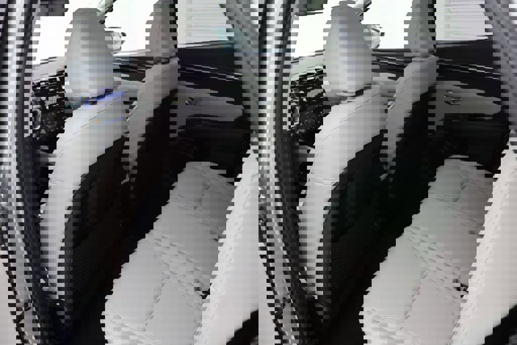 Used 2023 Hyundai Tucson Limited image 11