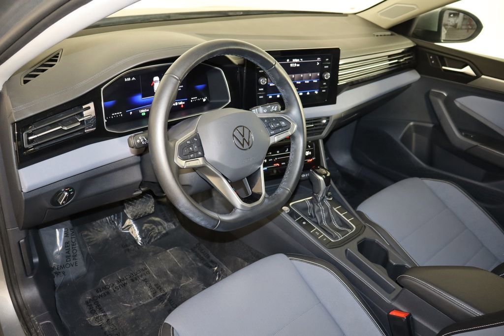 Used 2025 Volkswagen Jetta SE image 26