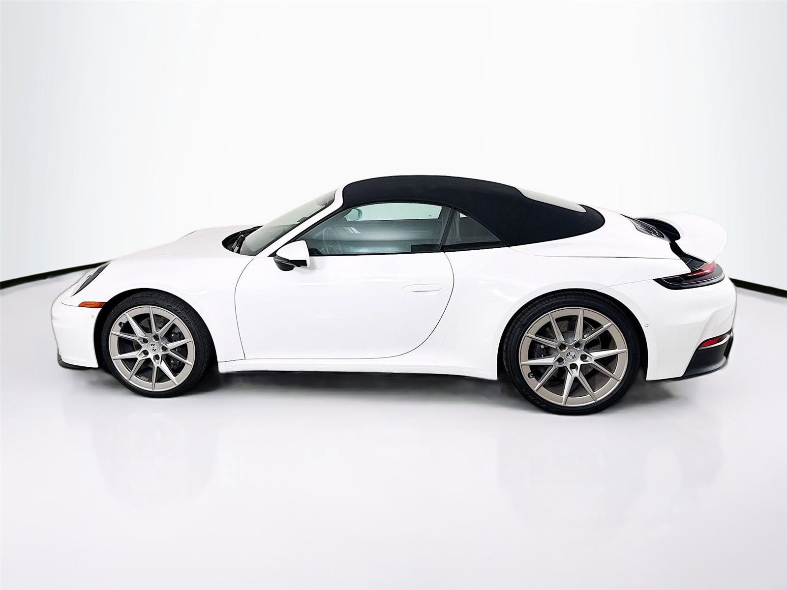 Used 2025 Porsche 911 Carrera RWD image 23