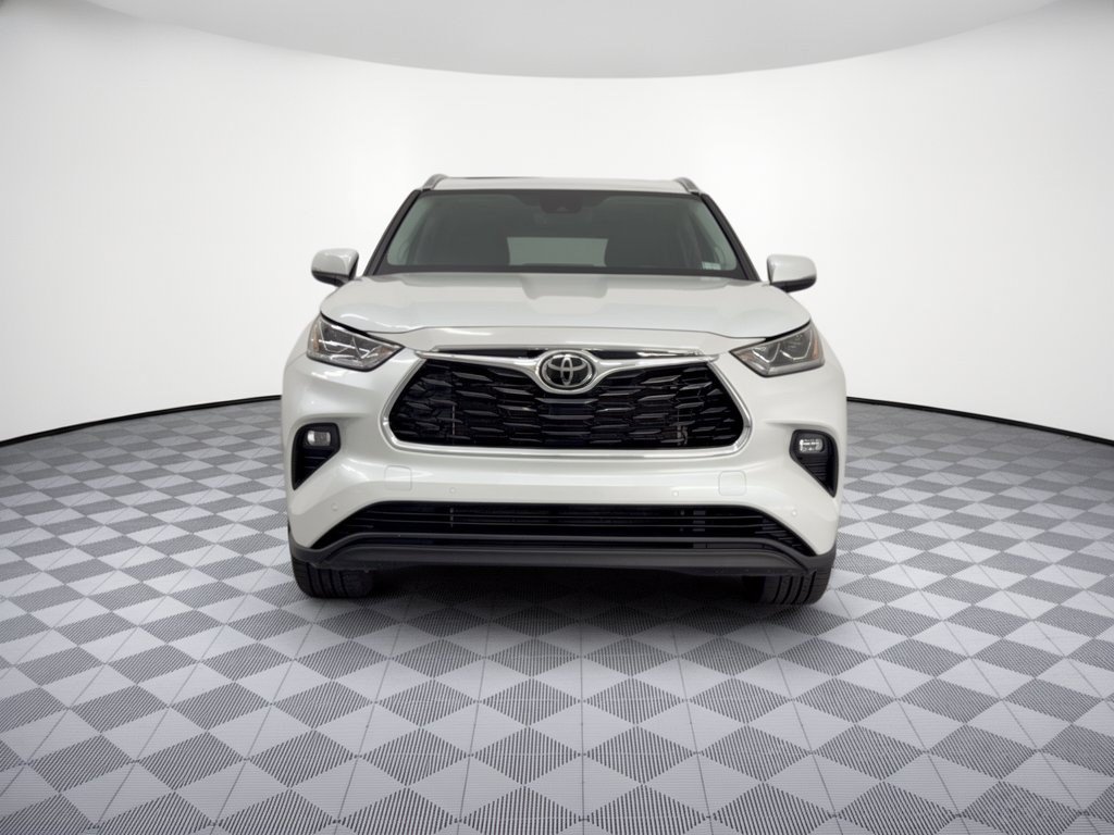 Used 2022 Toyota Highlander Limited FWD image 6