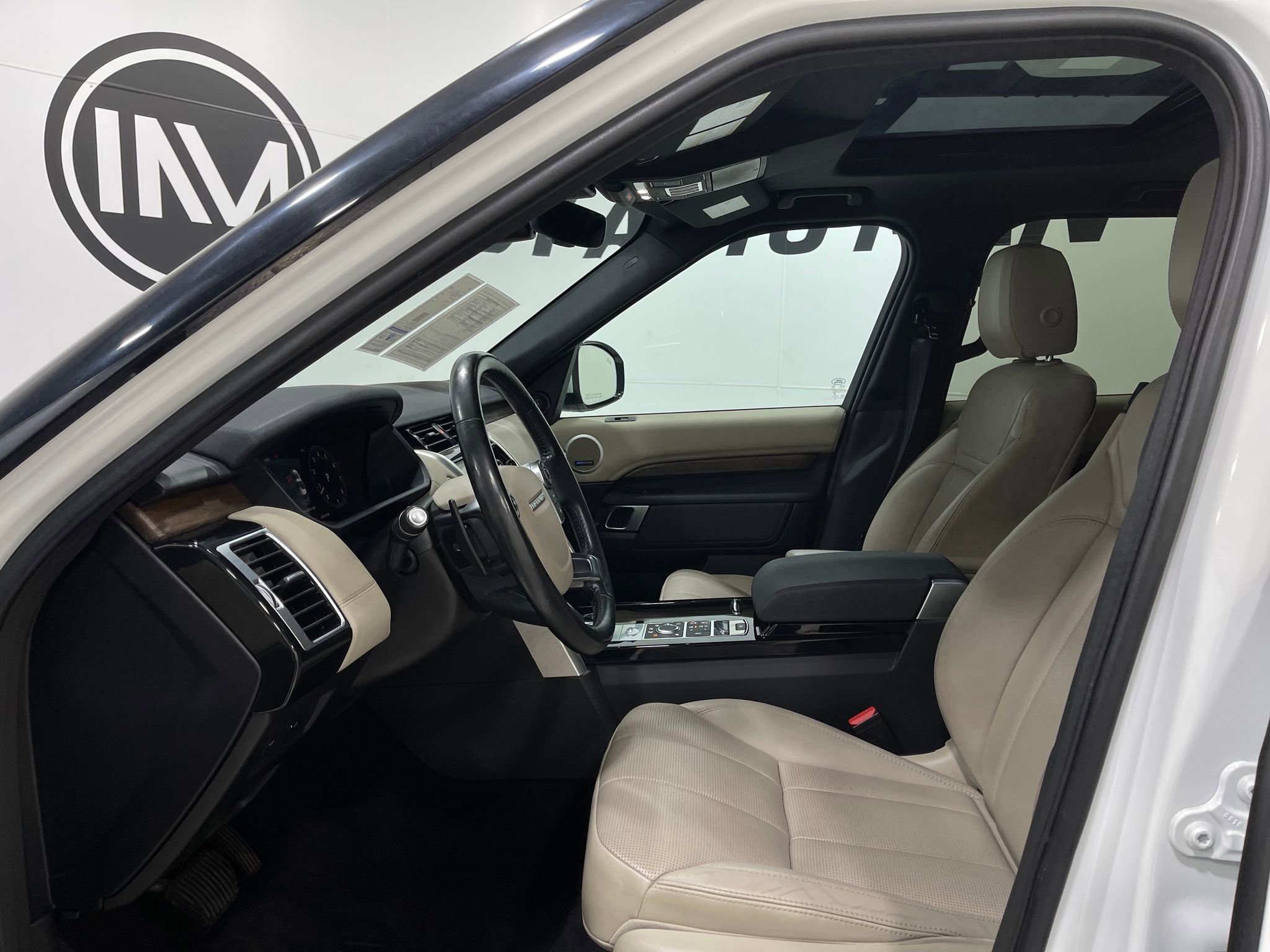 Used 2018 Land Rover Discovery HSE image 13