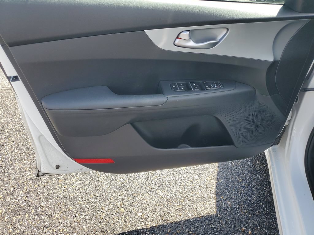 Used 2023 Kia Forte LXS FWD image 8