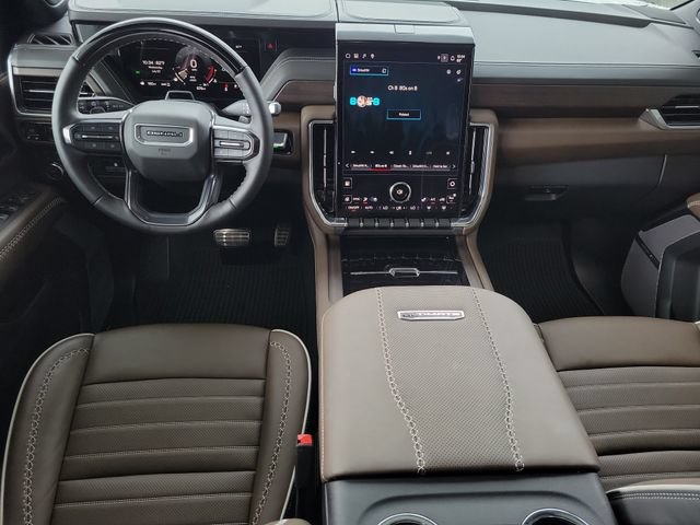 Used 2025 GMC Yukon Denali Ultimate AWD/4WD image 26