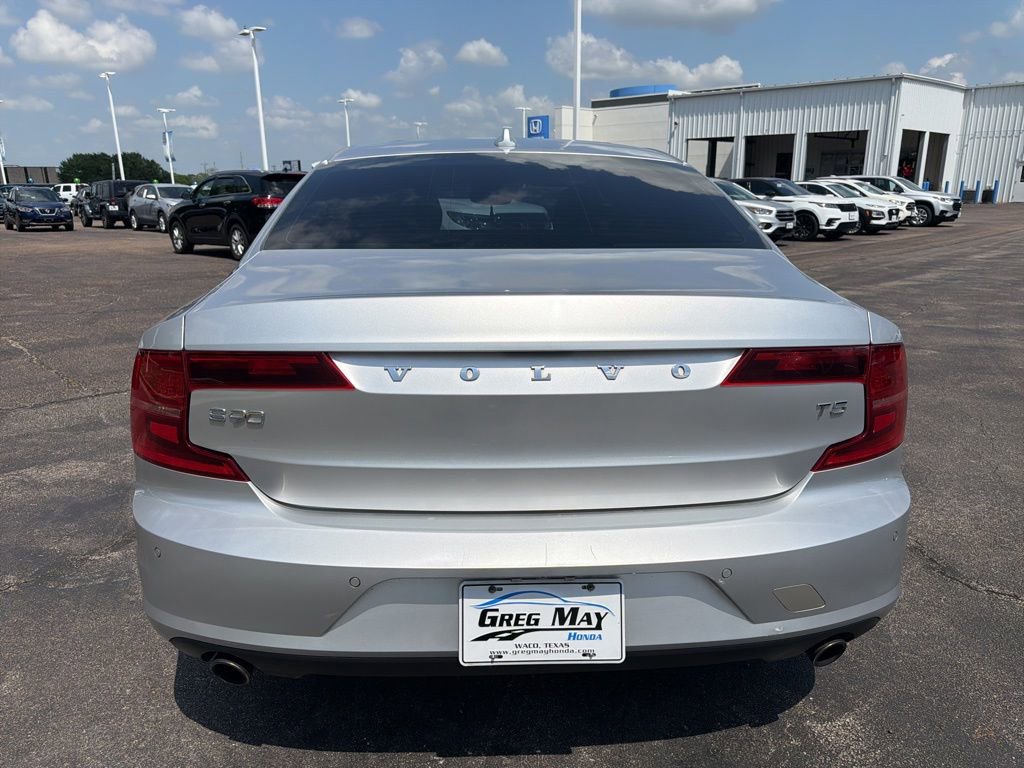 Used 2018 Volvo S90 T5 Momentum w/ Convenience Package image 4