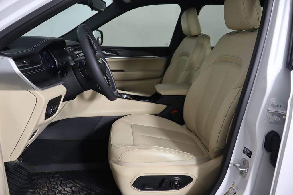 Used 2023 Jeep Grand Cherokee Limited w/ Trailer Tow Prep Group (B) image 14