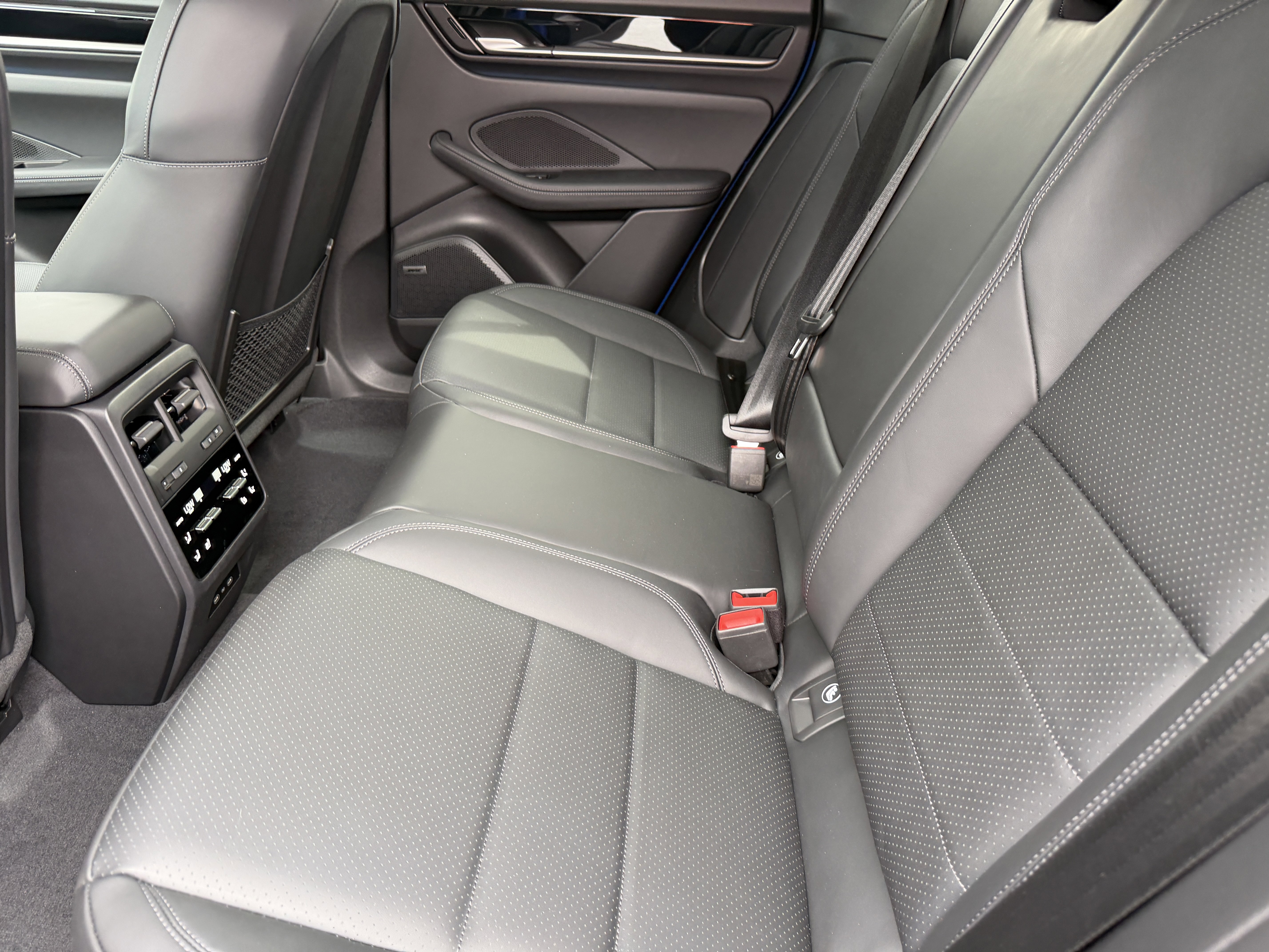 New 2026 Porsche Macan Electric image 21