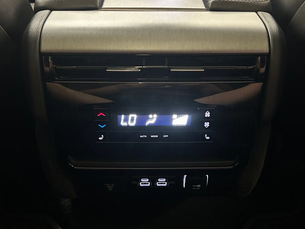 Used 2024 Jeep Wagoneer Series II AWD/4WD image 19