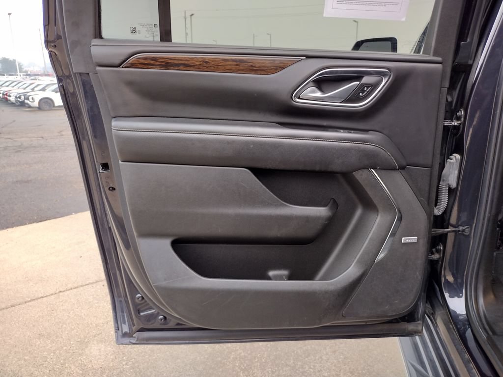Used 2022 Chevrolet Suburban Premier AWD/4WD image 22