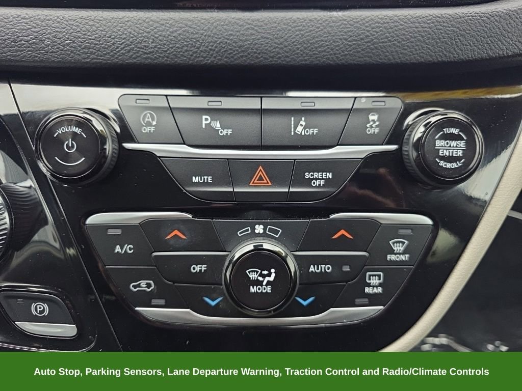 Used 2024 Chrysler Pacifica Touring-L image 36