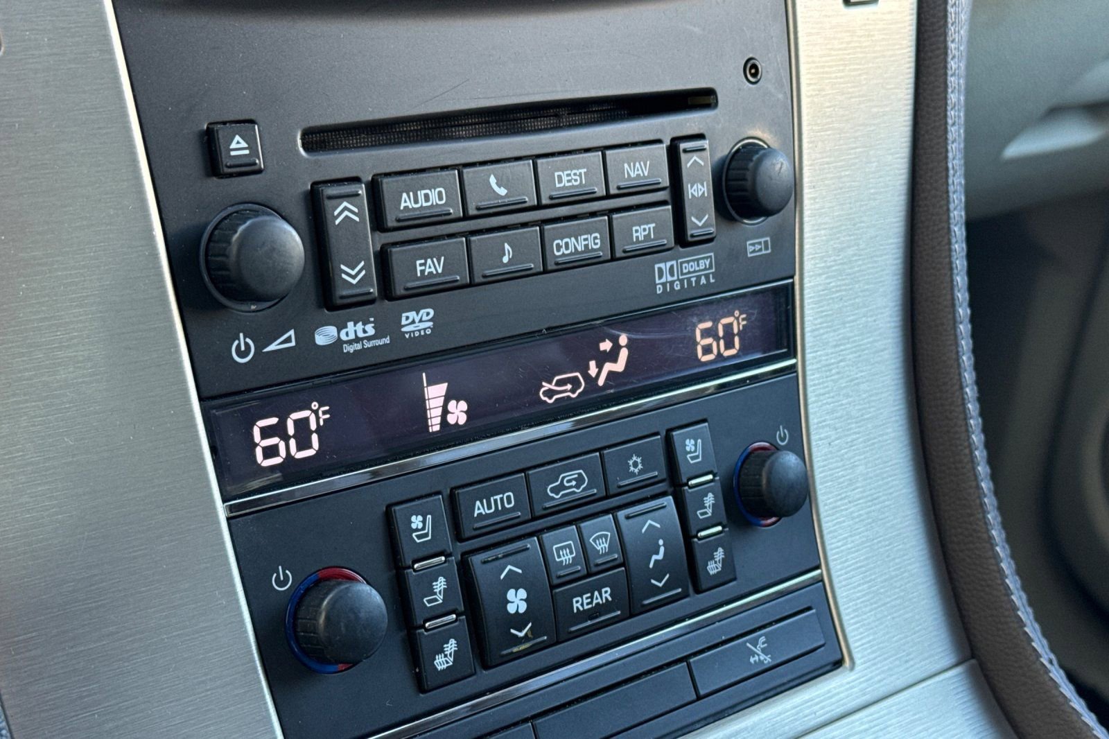 Used 2011 Cadillac Escalade ESV Platinum image 27