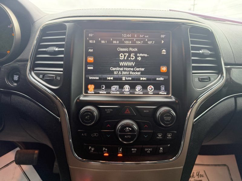 Used 2017 Jeep Grand Cherokee Overland w/ Jeep Active Safety Group AWD/4WD image 15
