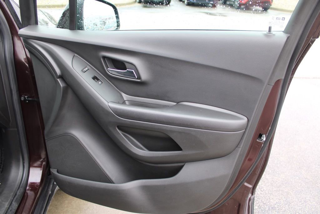 Used 2021 Chevrolet Trax LS w/ Tint and Cruise Package image 21