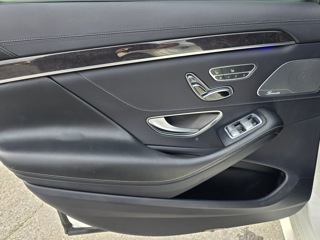 Used 2019 Mercedes-Benz S 560 Sedan w/ AMG Line Exterior image 18