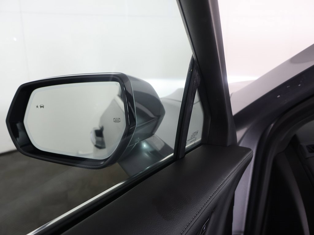 Used 2024 Cadillac XT4 Premium Luxury image 32