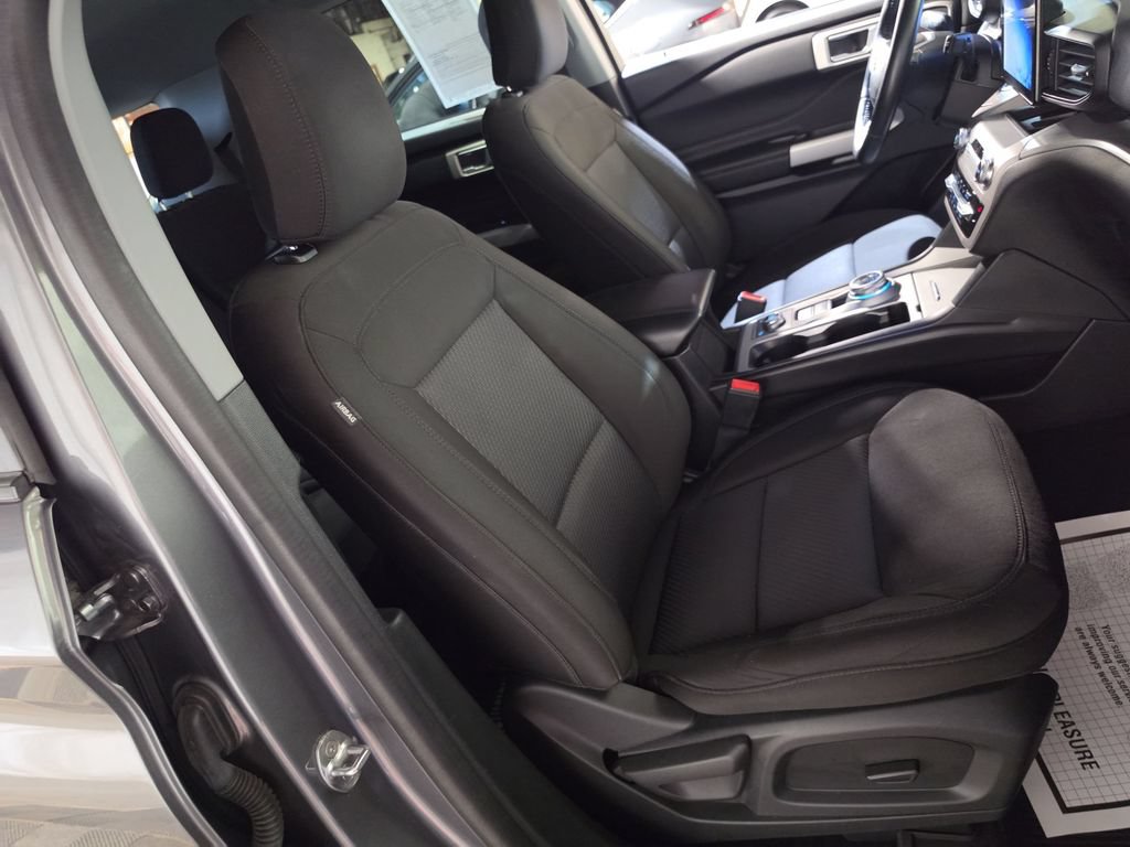 Used 2023 Ford Explorer XLT AWD/4WD image 25