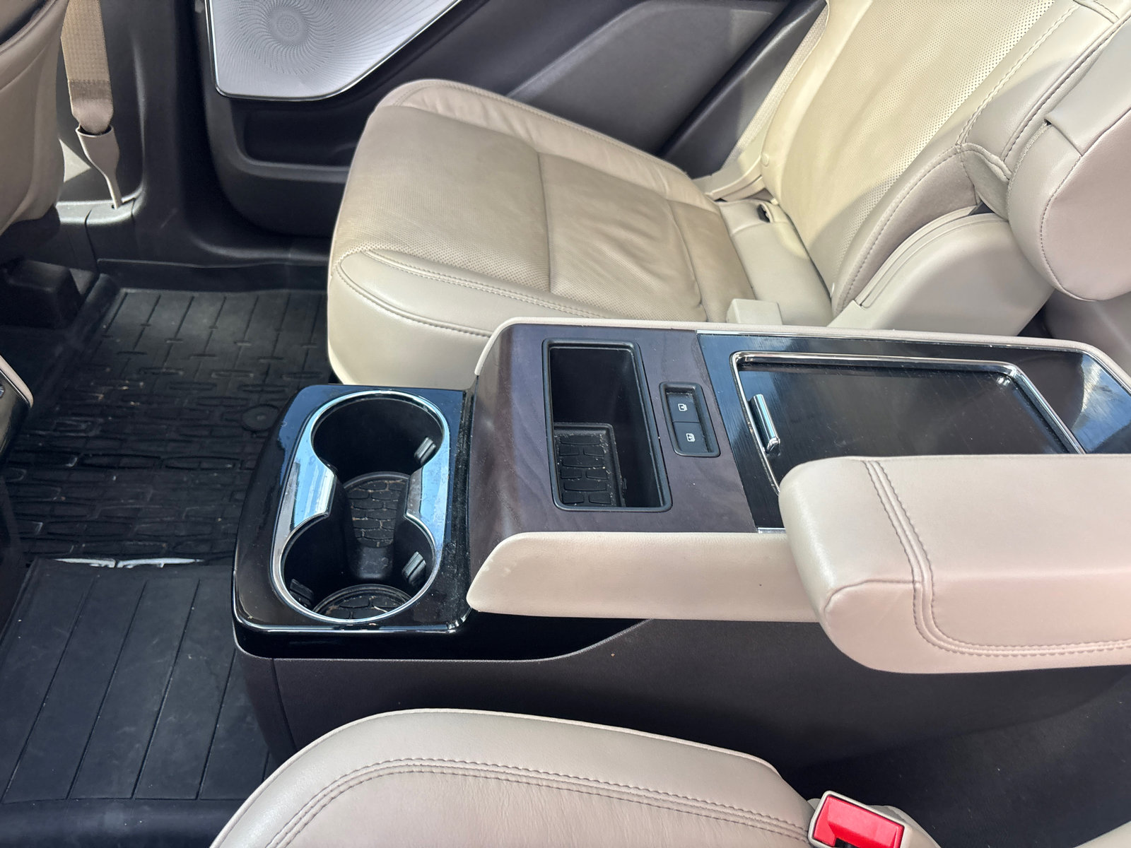 Used 2023 Lincoln Aviator Reserve w/ Equipment Group 201A AWD/4WD image 32