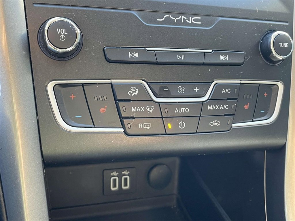 Used 2020 Ford Fusion SEL image 21