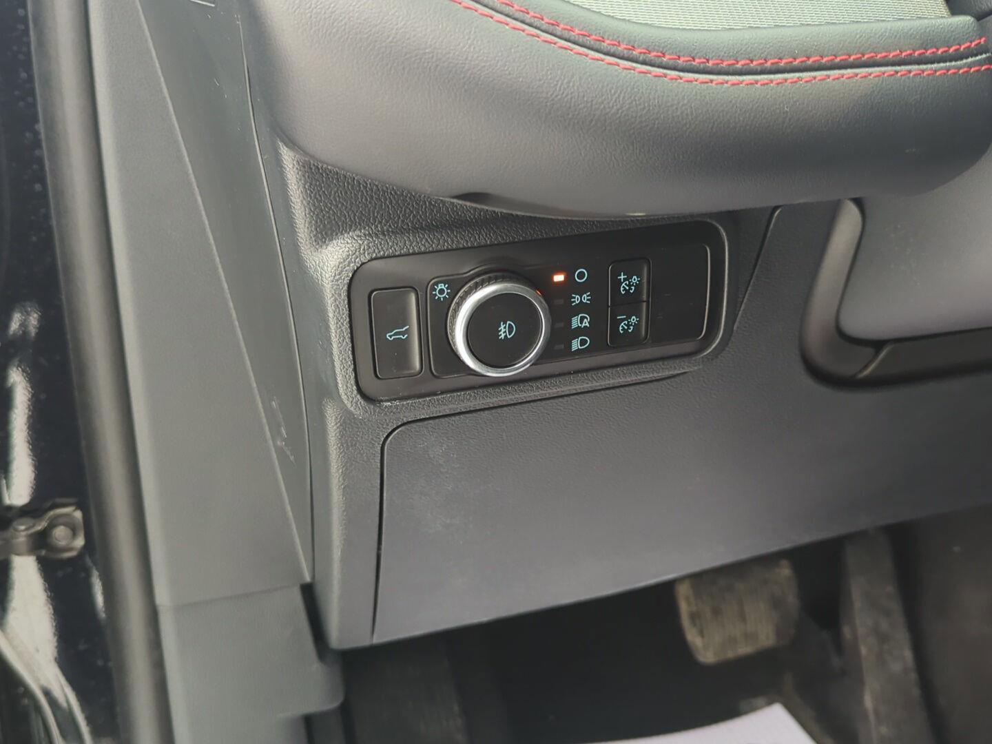 Used 2025 Ford Explorer ST image 13