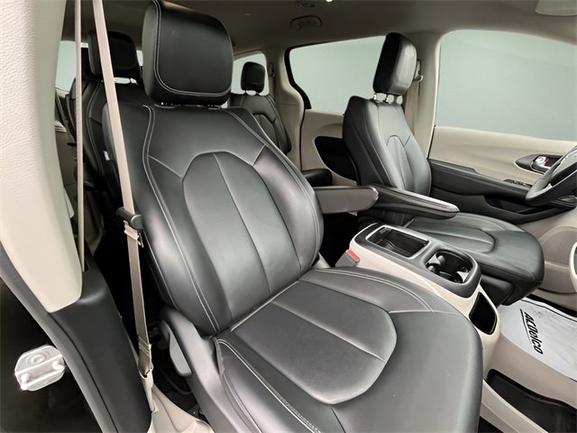 Used 2024 Chrysler Pacifica Touring-L image 63