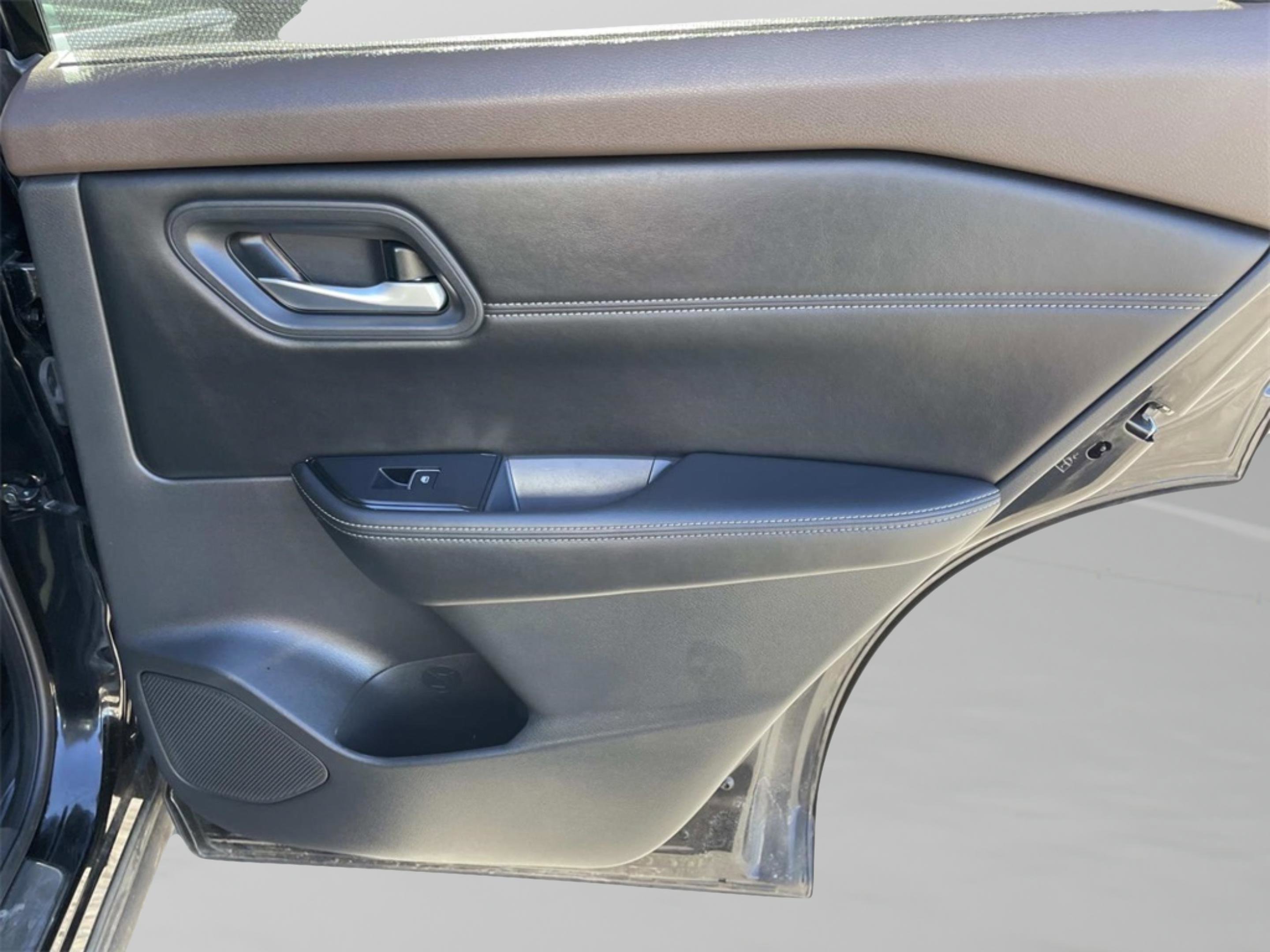 Used 2023 Nissan Rogue SL w/ SL Premium Package image 22