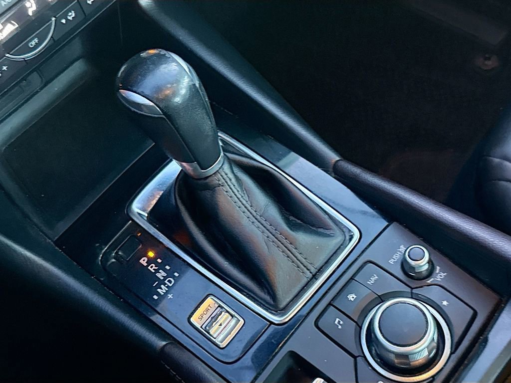 Used 2018 MAZDA MAZDA3 Touring FWD image 17