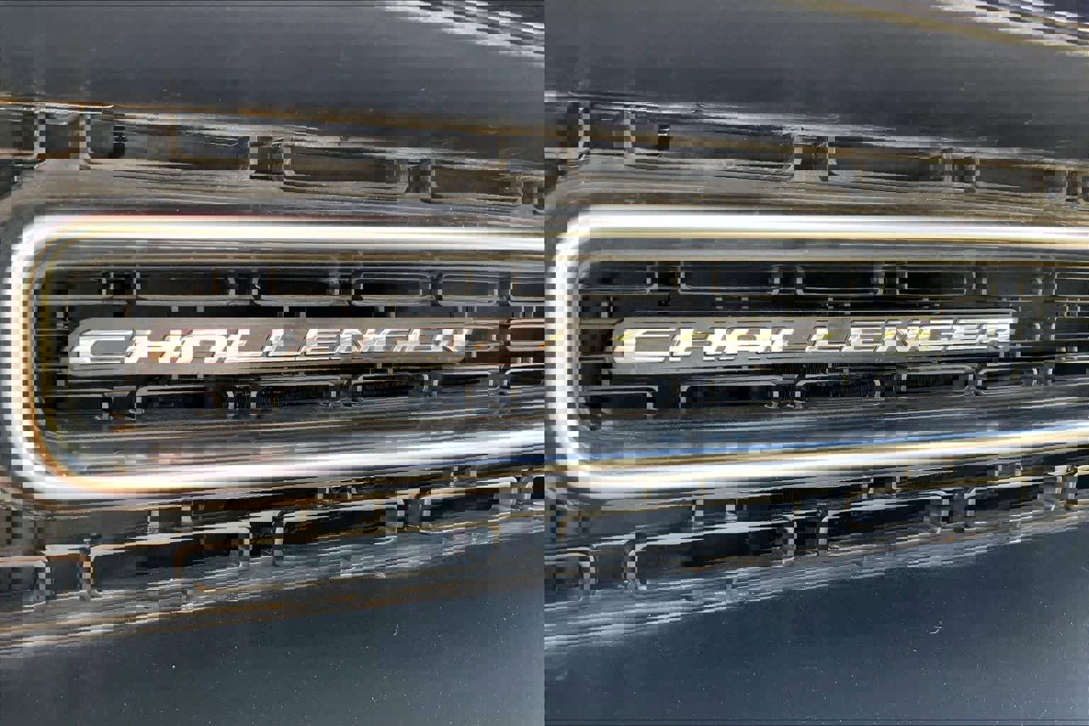 Used 2016 Dodge Challenger SXT image 10