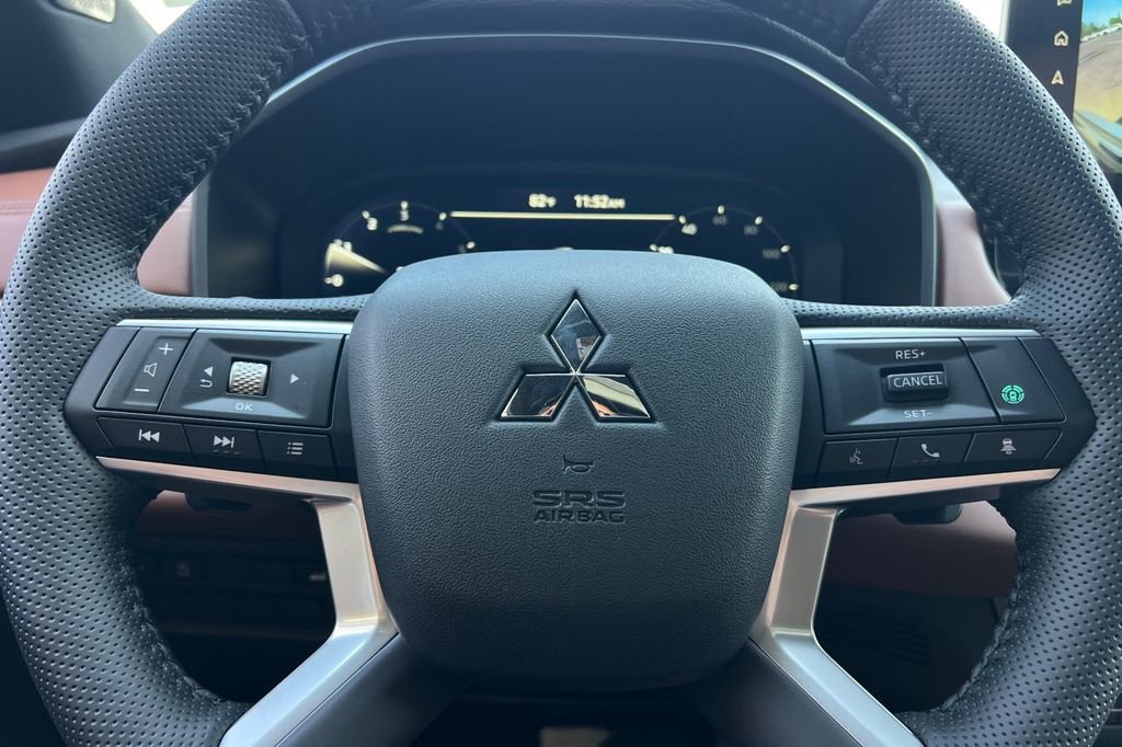 New 2026 Mitsubishi Outlander SEL image 25