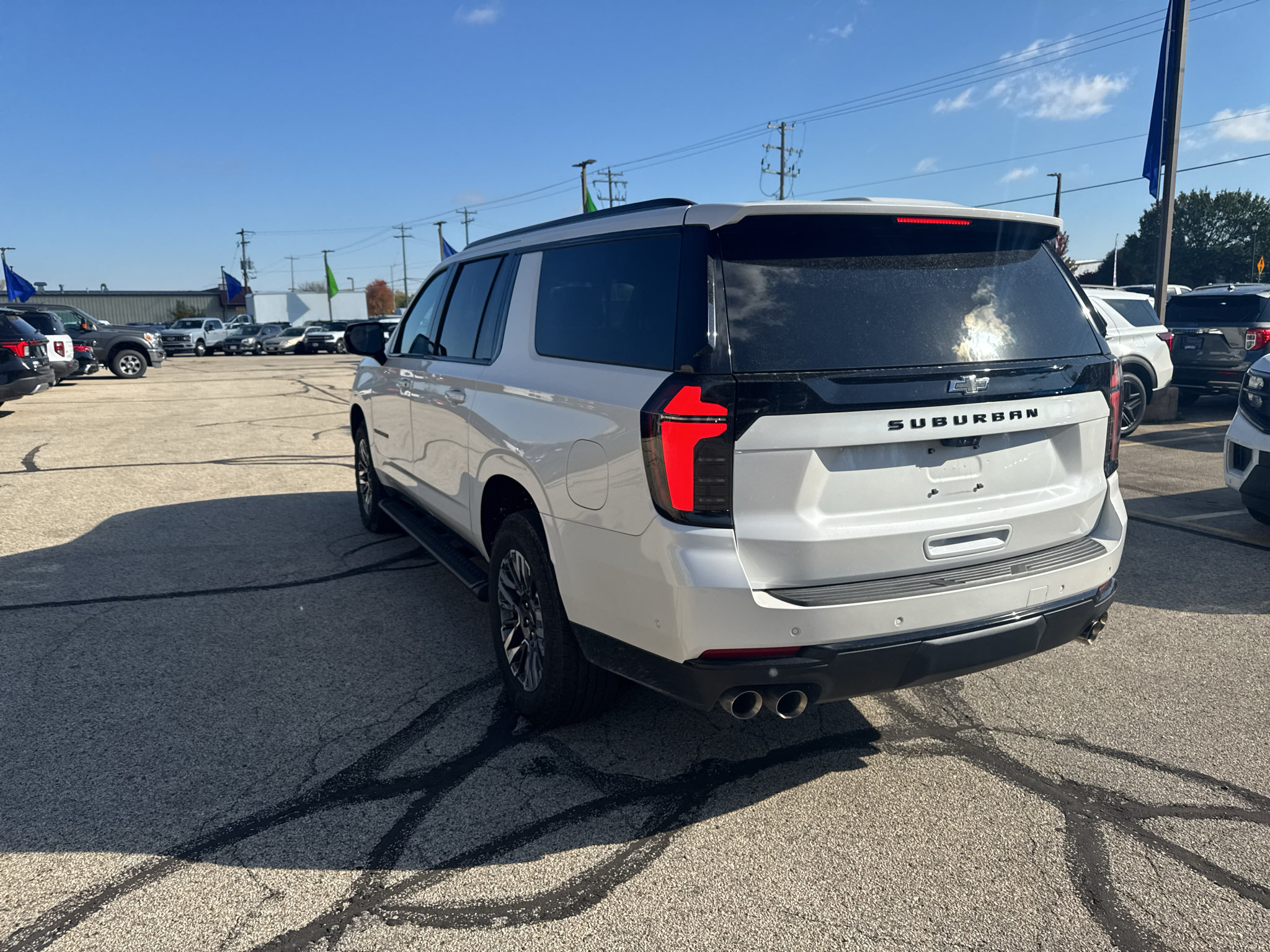 Used 2025 Chevrolet Suburban Z71 w/ Z71 Off-Road Package AWD/4WD image 8
