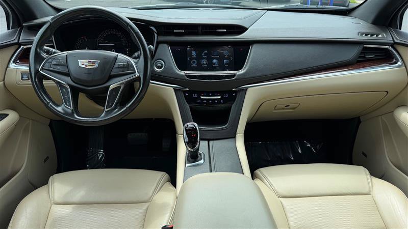Used 2018 Cadillac XT5 Luxury w/ Driver Awareness Package AWD/4WD image 17