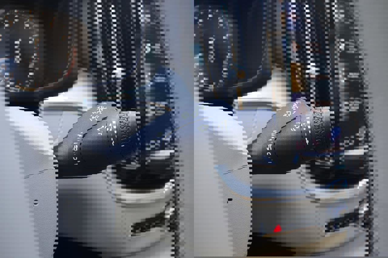 Used 2018 Volvo XC60 T6 Momentum w/ Convenience Package image 27