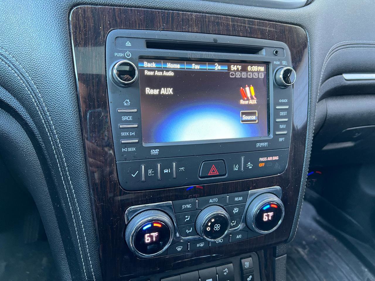 Used 2017 Chevrolet Traverse Premier FWD image 23