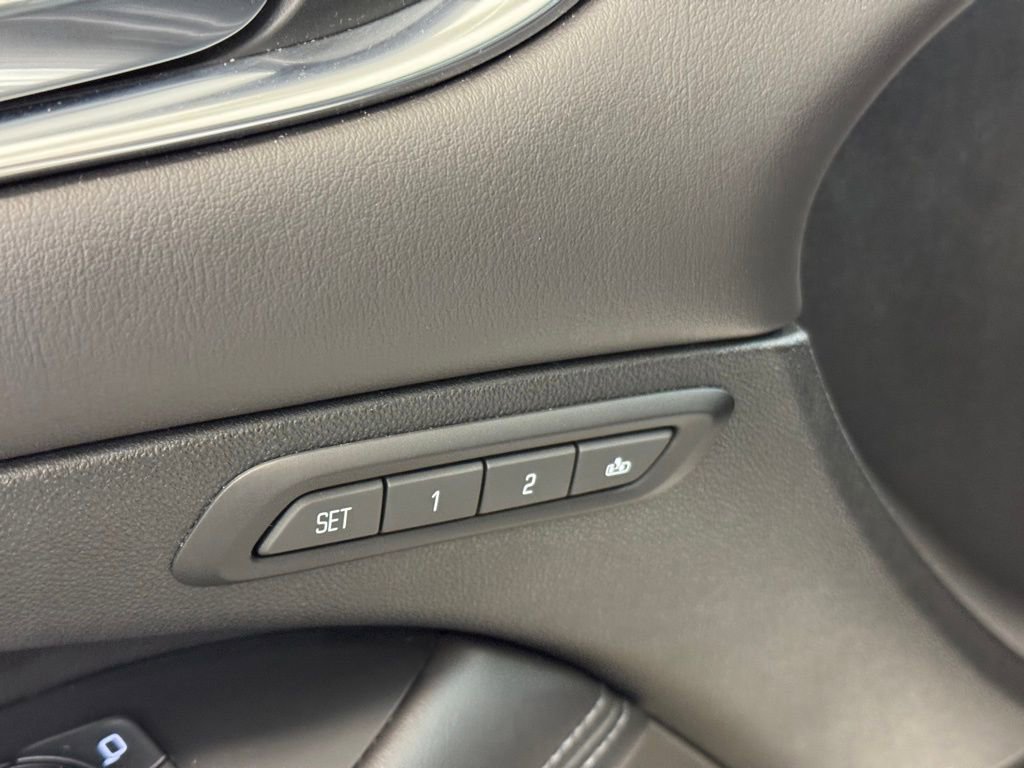 Used 2019 Buick LaCrosse Essence image 10