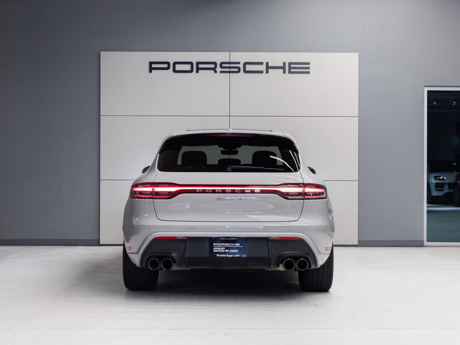 Certified 2023 Porsche Macan S AWD/4WD image 6