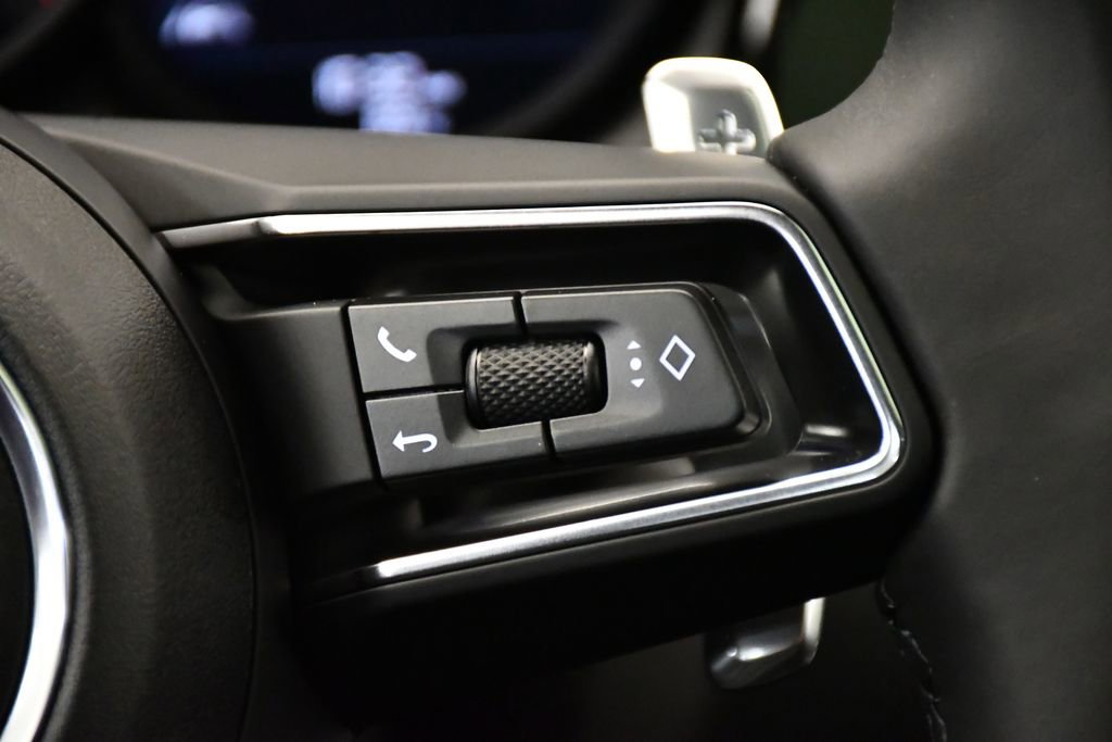 Certified 2025 Porsche Macan image 27