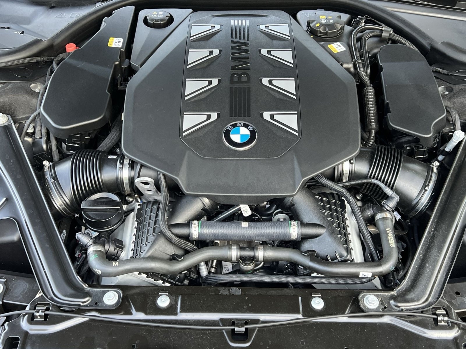 Used 2025 BMW 760i xDrive w/ Executive Package AWD/4WD image 34