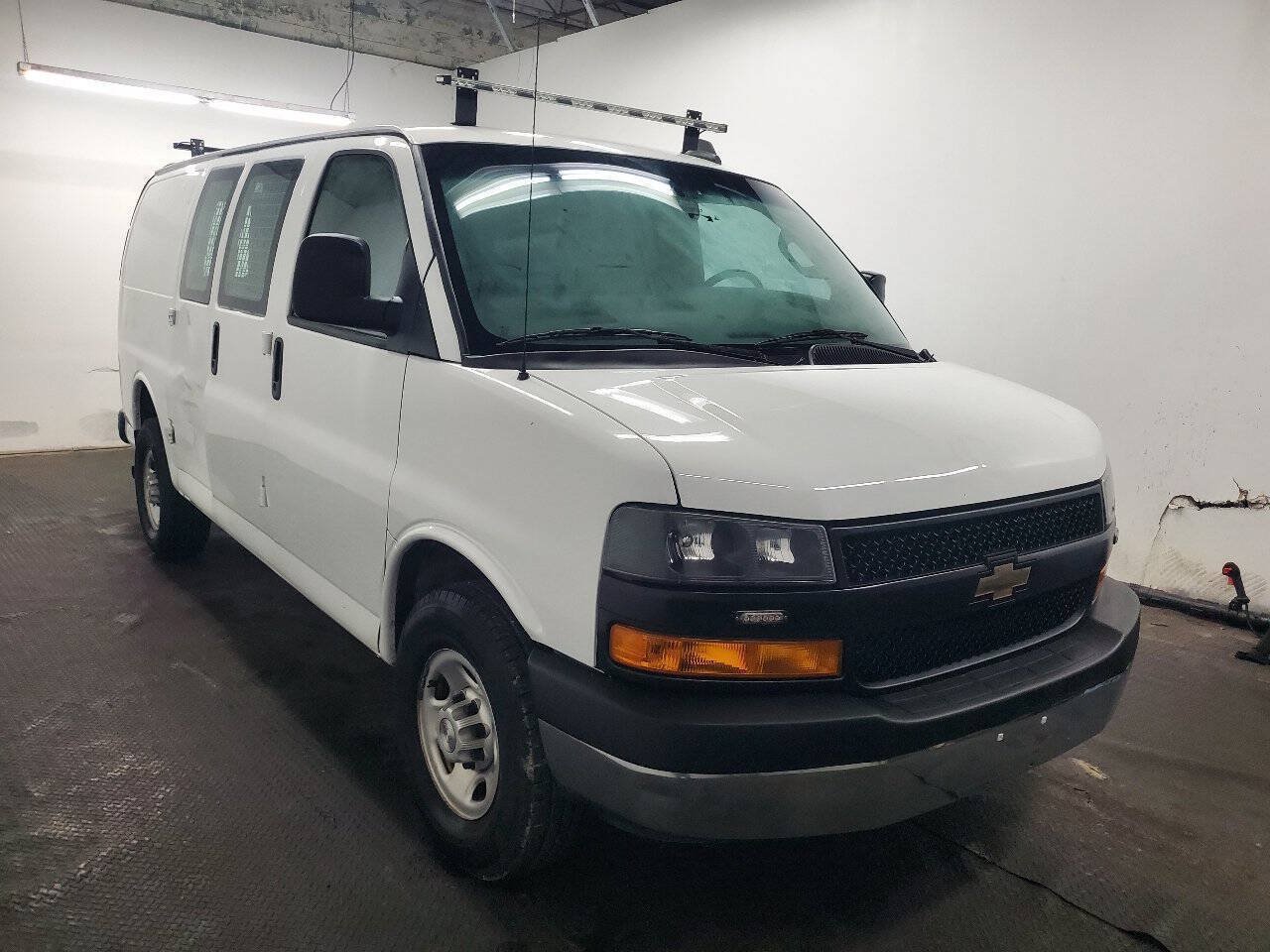 Used 2019 Chevrolet Express 2500 w/ Driver Convenience Package RWD image 3