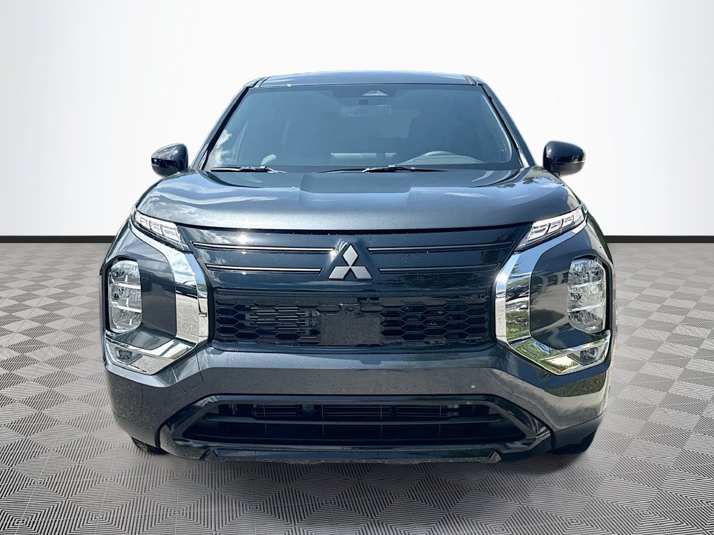 New 2026 Mitsubishi Outlander LE FWD image 2