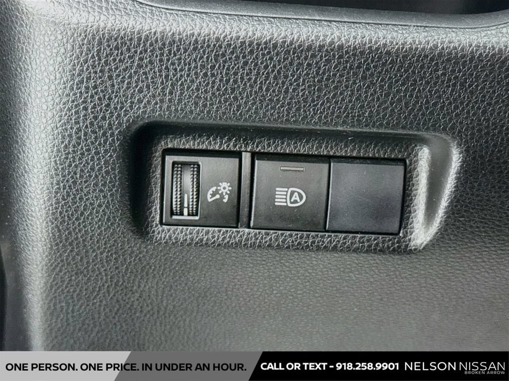 Used 2020 Toyota RAV4 XLE FWD image 10