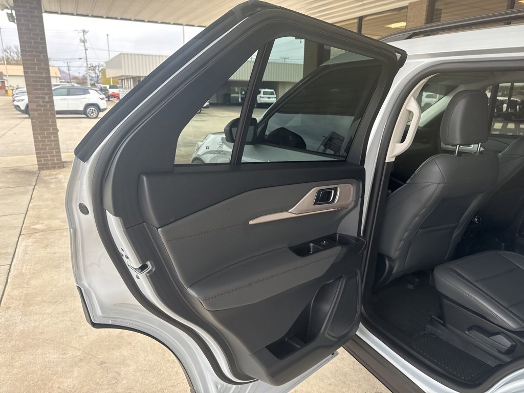 Certified 2025 Ford Explorer Active w/ Active Comfort Package image 18