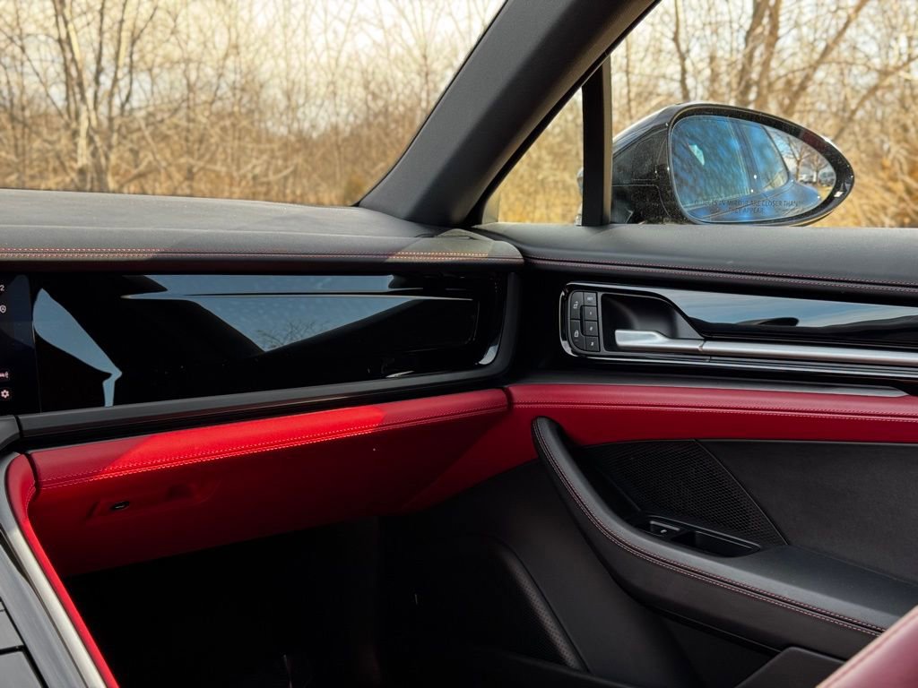 Used 2024 Porsche Panamera image 31