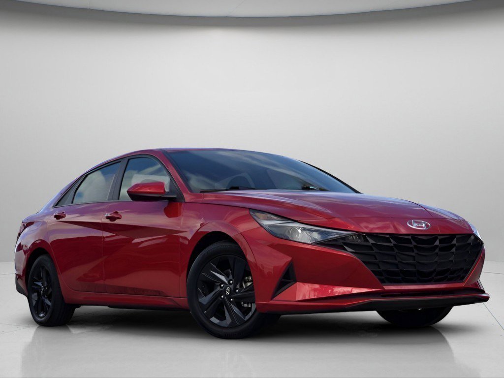 Used 2023 Hyundai Elantra SEL w/ Cargo Package FWD image 2