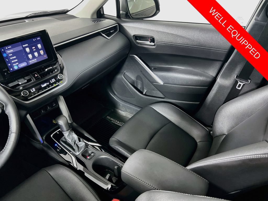 Used 2023 Toyota Corolla Cross XLE w/ Convenience Package FWD image 23