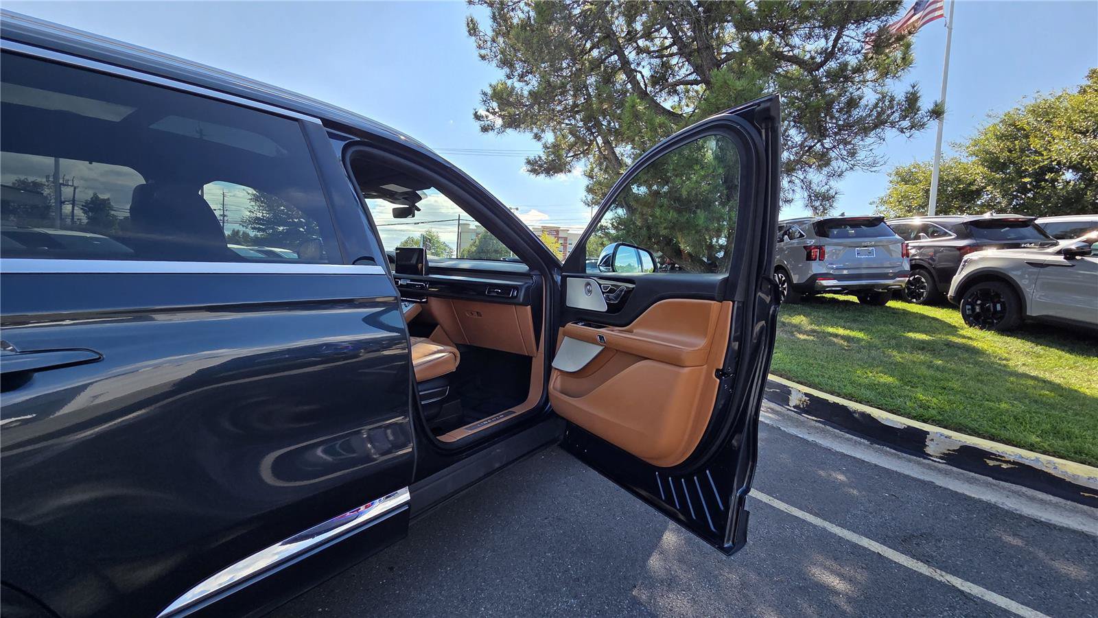Used 2020 Lincoln Aviator Black Label w/ Dynamic Handling Package AWD/4WD image 30