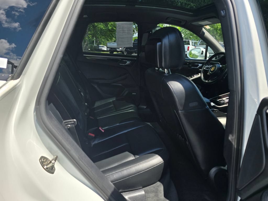Used 2023 Porsche Macan AWD/4WD image 14