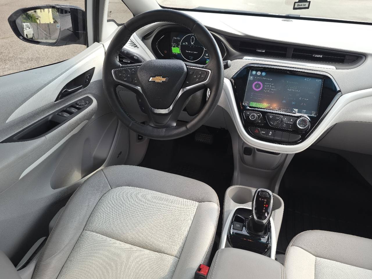 Used 2017 Chevrolet Bolt Premier w/ Driver Confidence II Package FWD image 19