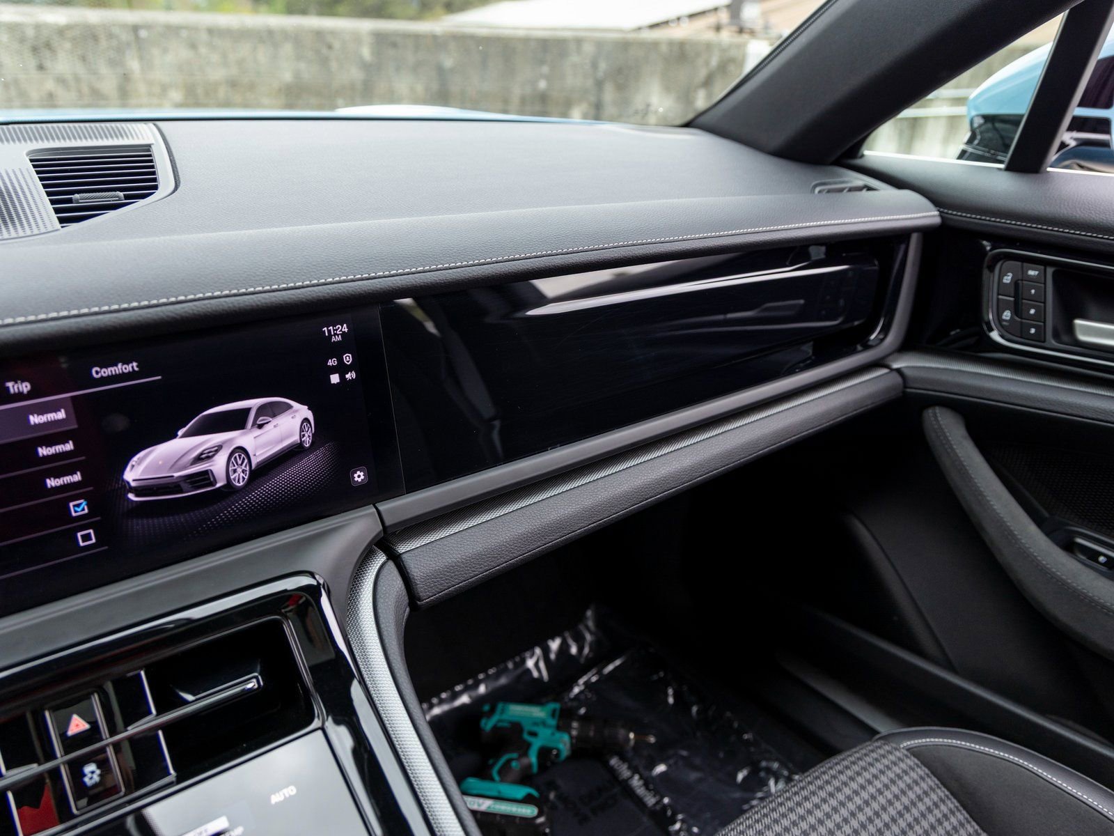 Certified 2025 Porsche Panamera 4 image 35